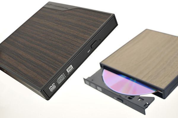 Logitech LDR-PME8U2LW Portable DVD Drive using Tennâge®